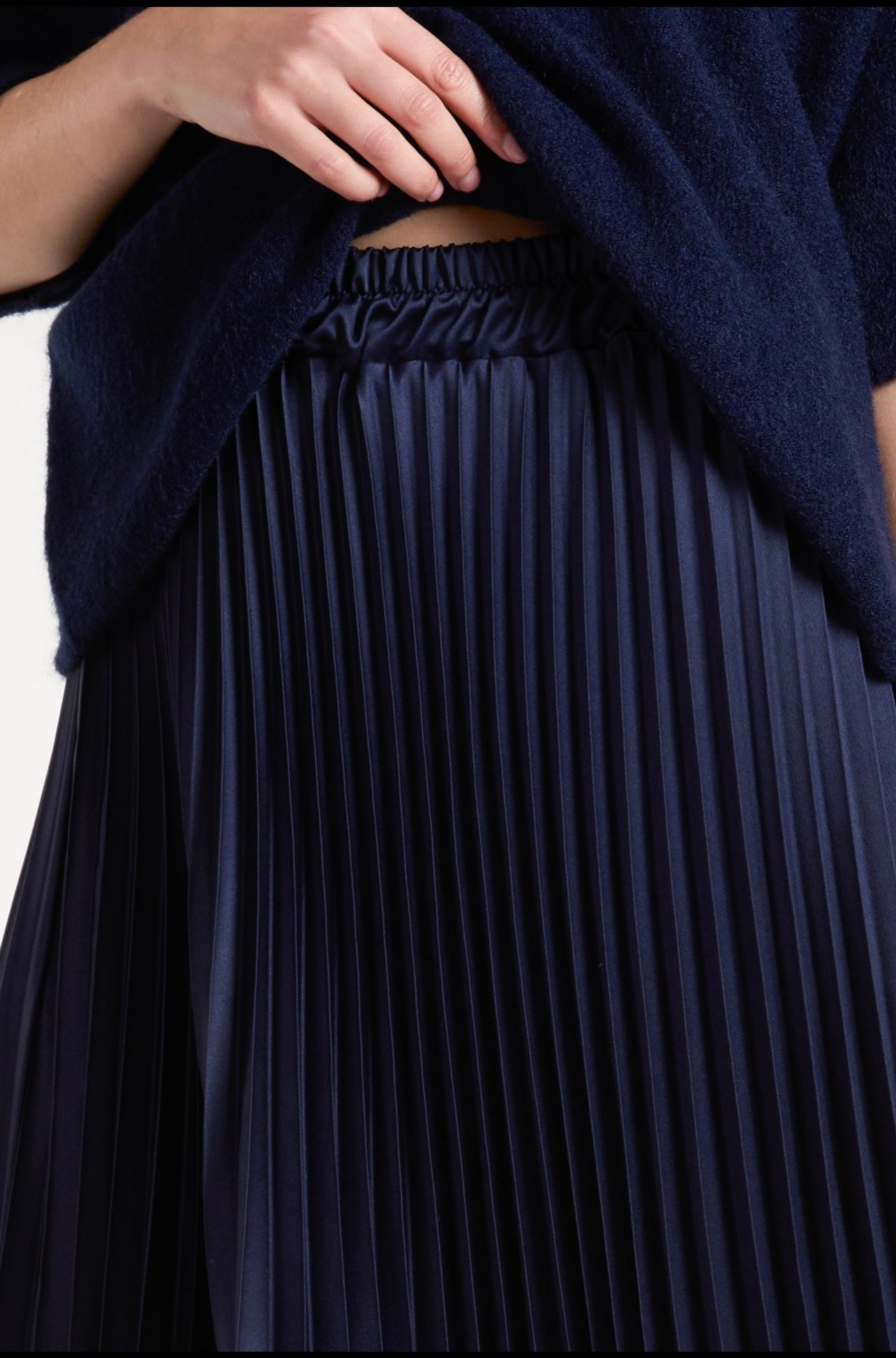 The Pleated Skirt , navy
