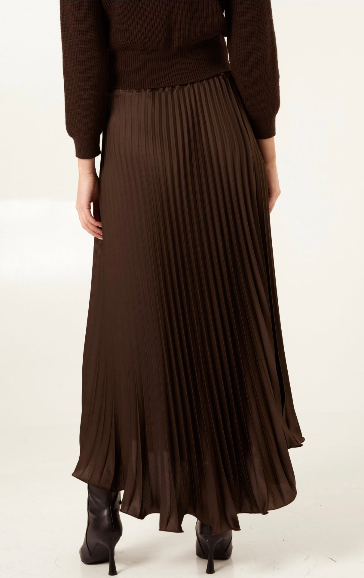 The Pleated Skirt , chocolate